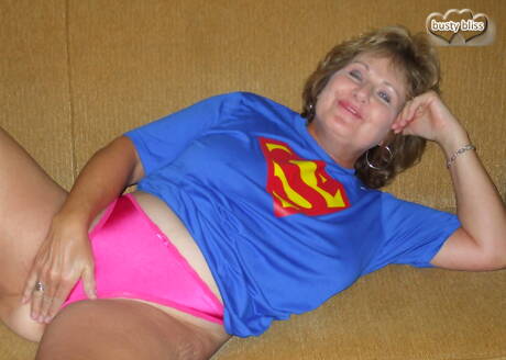 TAC Amateurs pleased to share with you a free picture gallery with Busty Bliss in blowing cock